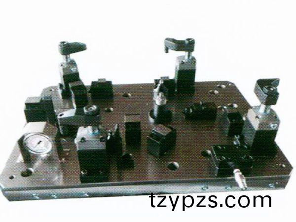 齒(chi)輪(lun)室罩(zhao)蓋(gai)液(ye)壓(ya)裌(jia)具